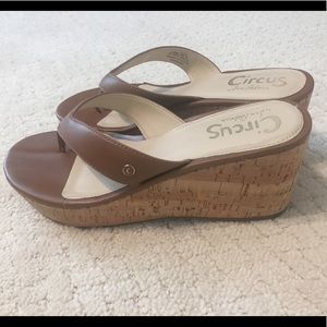 Sandals with cork wedge heel